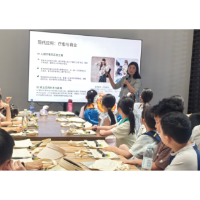 凤凰县青少年活动中心开展非遗植物拓印社会实践活动