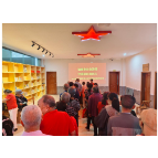 凤凰县沱江镇虹桥社区开展中秋慰问送月饼活动