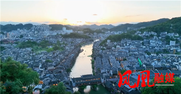 凤凰古城：双节期间酒店民宿生意持续火爆