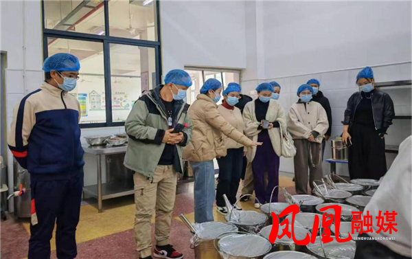 凤凰县箭道坪第三小学成立膳食监督委员会