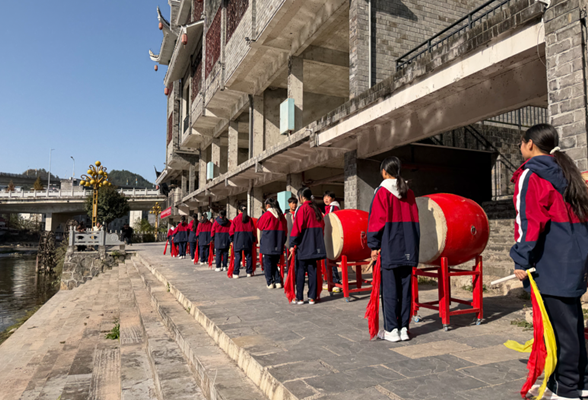 凤凰二中:鼓点铿锵育新苗 五育并举绽芳华
