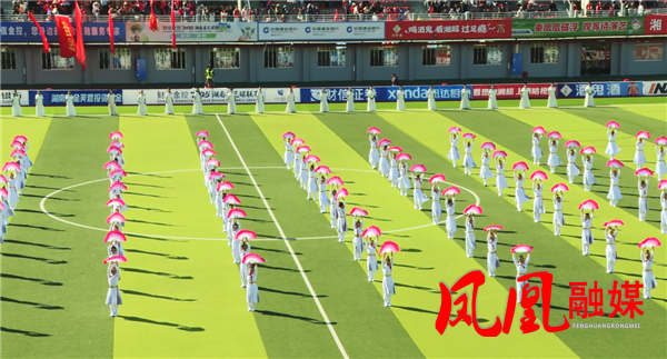 湘超第十二轮湘西主场燃情开赛 非遗歌舞闪亮绿茵