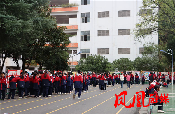 凤凰县第二中学:以美育人传雅韵 凭艺展才绘华章