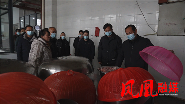 樊忠清深入学校、企业调研食品安全工作