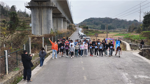 吉信镇职工冬季“欢乐跑”活力开跑 干部职工乐享运动暖冬