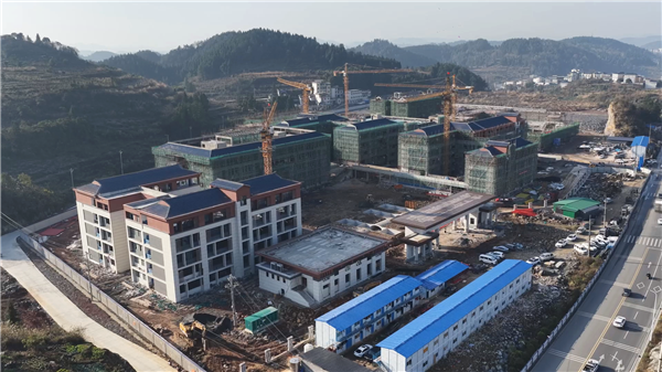 凤凰县华鑫高级中学一期工程进入装修收尾阶段 预计春节后迎首批学子入学