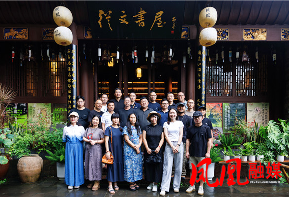 全国知名作家湘西行凤凰追思沈从文 于文学故土举行改稿会