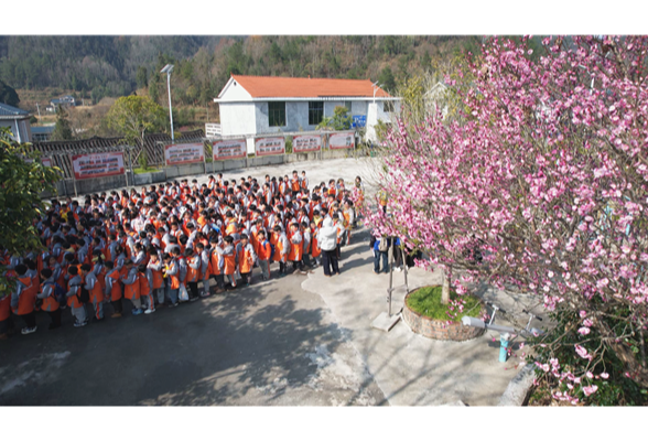 凤凰县满家村农耕文化园迎来新年首批百人研学团
