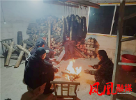 凤凰县腊尔山镇：敲门送安全 守护暖寒冬