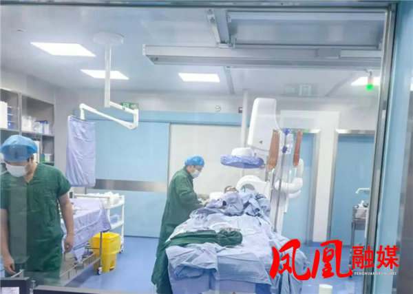 两岸同根 极速救心! 凤凰县民族中医院内二科成功为台湾同胞急诊介入救治急性心肌梗死