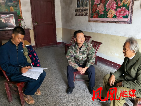 凤凰县两林乡:攻坚克难补档案 上门送证暖兵心