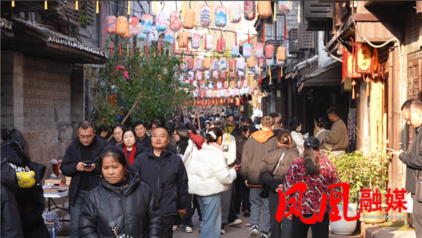 神秘湘西过大年|凤凰古城：南边街新春喜乐汇热闹非凡非遗烟火点亮马年新春
