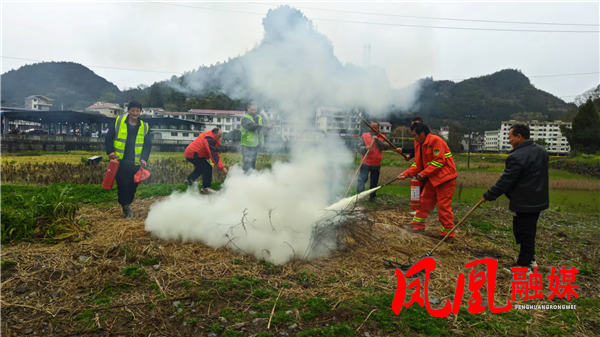 凤凰县水打田乡举行护林员培训会暨森林火灾扑救演练