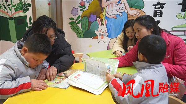 文昌阁幼儿园开展“书香润童心·阅读伴成长”亲子走进图书馆活动