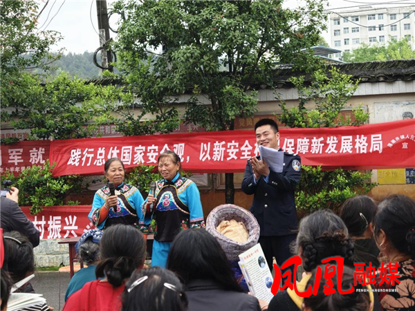 凤凰县落潮井镇:苗歌悠悠唱响国家安全 百名村民共签“平安约”