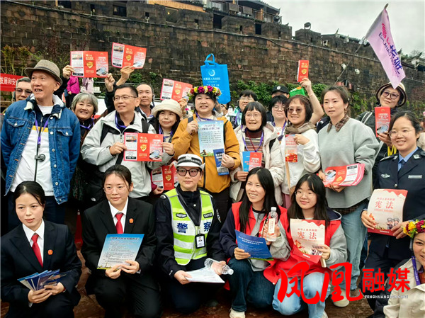 国安宣传进景区全力护航“十五五”  ——凤凰县政法系统积极开展全民国家安全教育日宣传活动