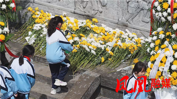 清明祭英烈 赤诚敬忠魂——凤凰县各学校相继开展清明祭扫活动