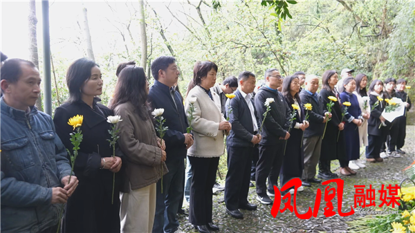 凤凰县开展“缅怀从文·文脉永续”清明节祭奠活动