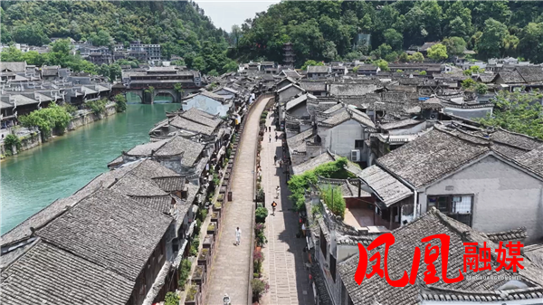 穿行千年古城 竞速邂逅湘西！张家界七星山·骆驼杯户外挑战赛凤凰古城站圆满落幕