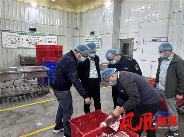 凤凰县市场监管局联合教体局开展校园  食材配送企业专项检查