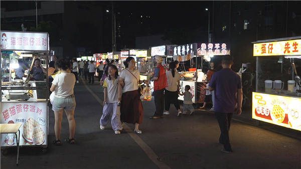 烟火气点亮夜经济 凤凰领创美食街打造城市消费新名片