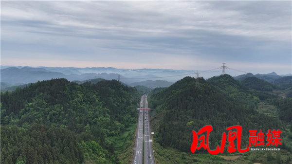 五一护航不打烊 高速交警守护出行平安