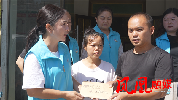 火灾无情人有情 爱心协会暖心帮扶亥冲村受灾村民
