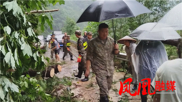 迎战强降雨:凤凰县全力开展防汛应急转移安置工作