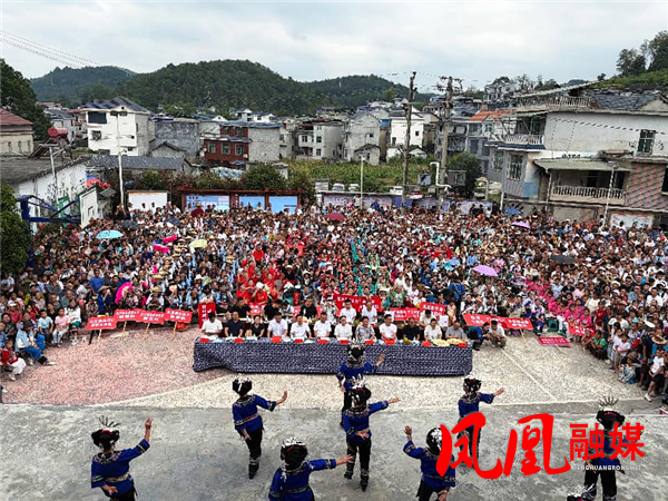 凤凰县千工坪镇:赶秋搭台 非遗唱戏 木里村第十一届“非遗”群众文化惠民活动顺利举办