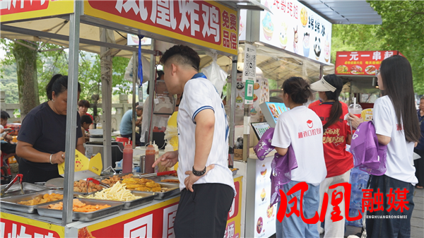 绿茵聚客旺商圈 湘超赋能凤凰文旅消费