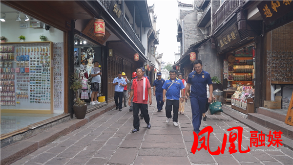 凤凰县多部门联合开展节前安全隐患排查和用火用电安全宣传