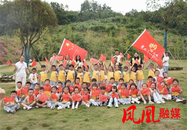 凤凰县箭道坪幼儿园:传承红色精神 喜迎祖国华诞