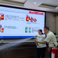 凤凰县崇文中学开展全体教职工消防安全培训