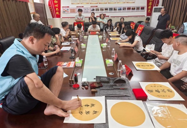 图片03.jpg 图片03.jpg