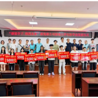凤凰县举行“馥郁学子·湘西未来”大学生助学金发放仪式
