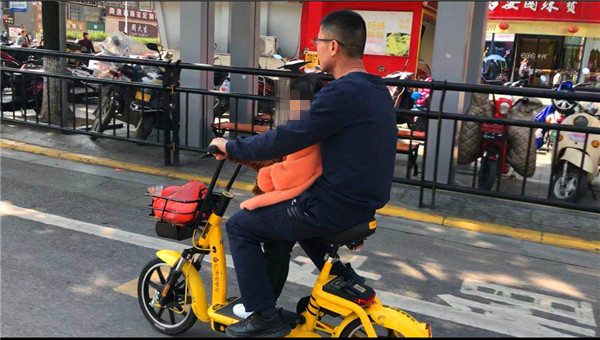 搭载行人(请马赛克女孩脸).jpg 搭载行人(请马赛克女孩脸).jpg