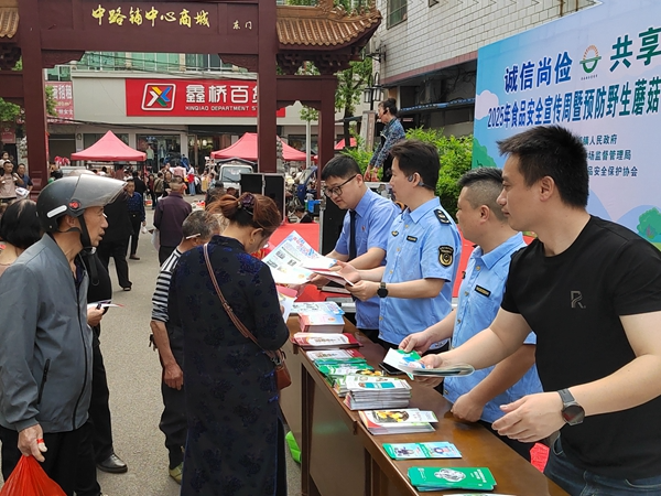 县市场监督管理局：联合开展食品安全普法宣传活动