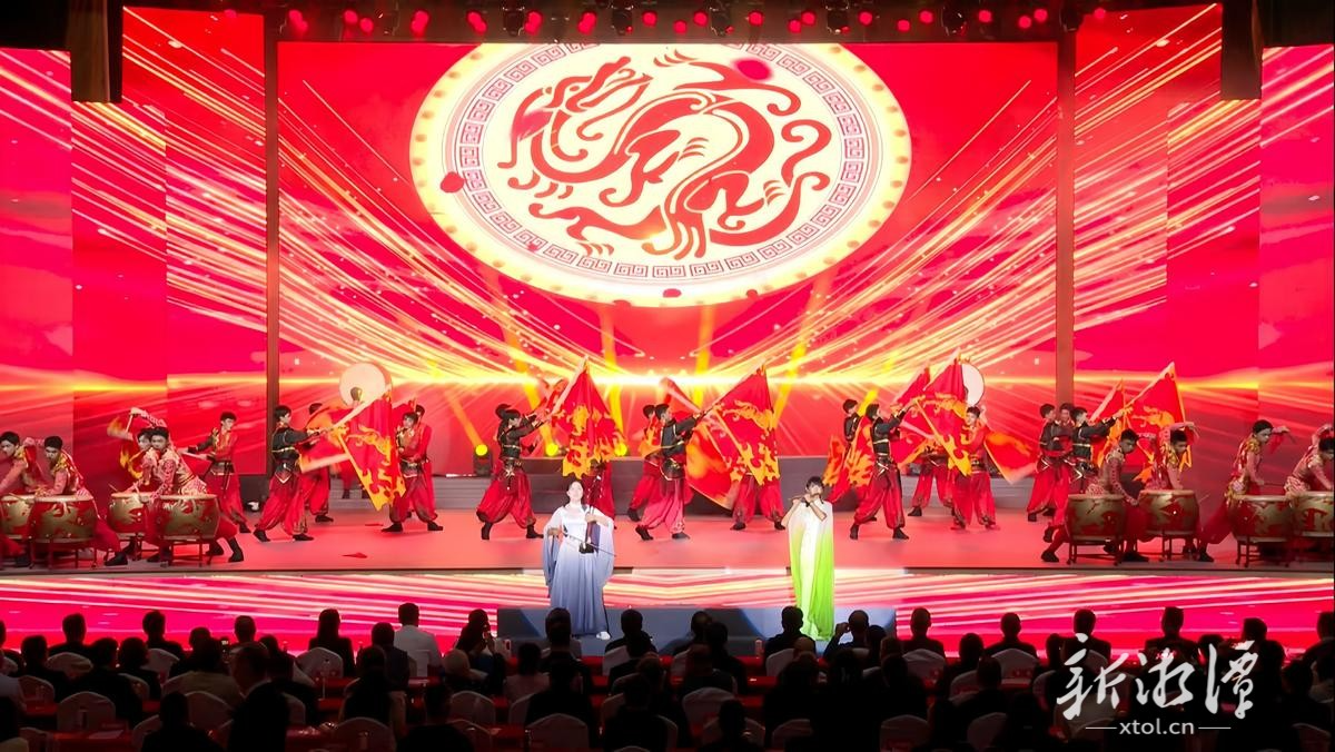 八秩弦歌不辍 “校友回湘”共绘湘潭县一中高质量发展新篇