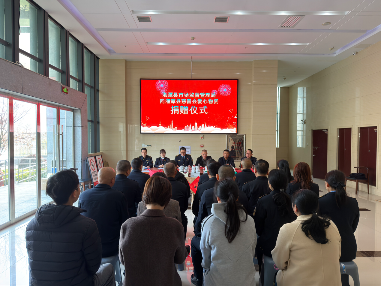 春风送暖显担当   爱心捐赠暖莲乡