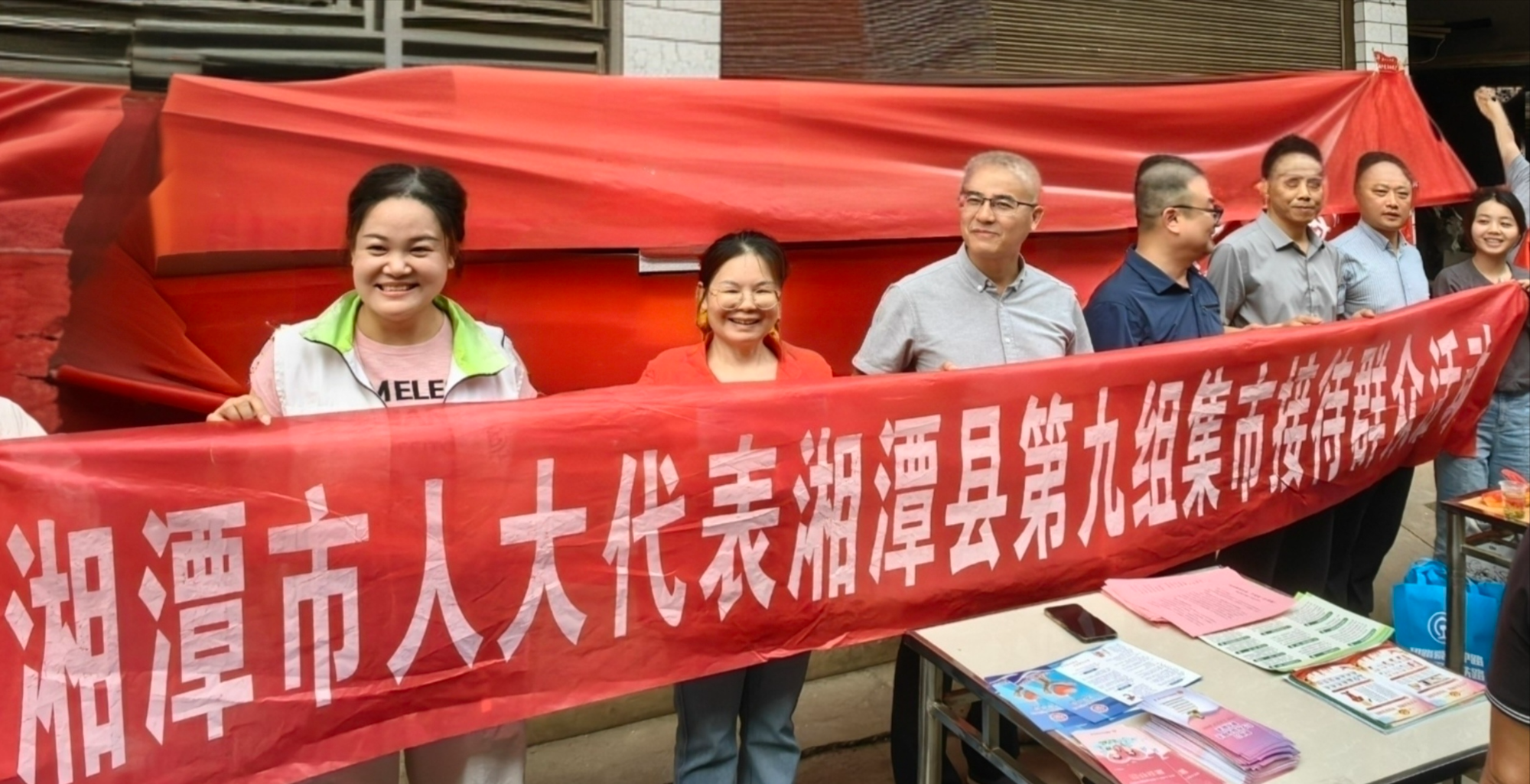 白石镇人大：人大代表进集市  便民服务暖民心