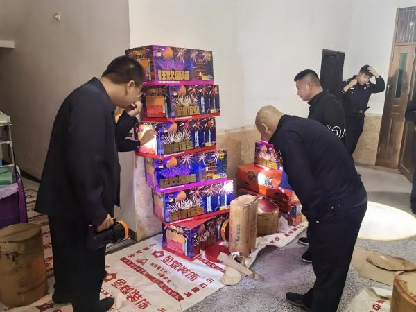 排头乡：巡查筑防线 重拳除隐患 严打非法储存烟花鞭炮