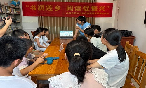 杨嘉桥镇新福村开展“书润莲乡  阅读促振兴”主题活动