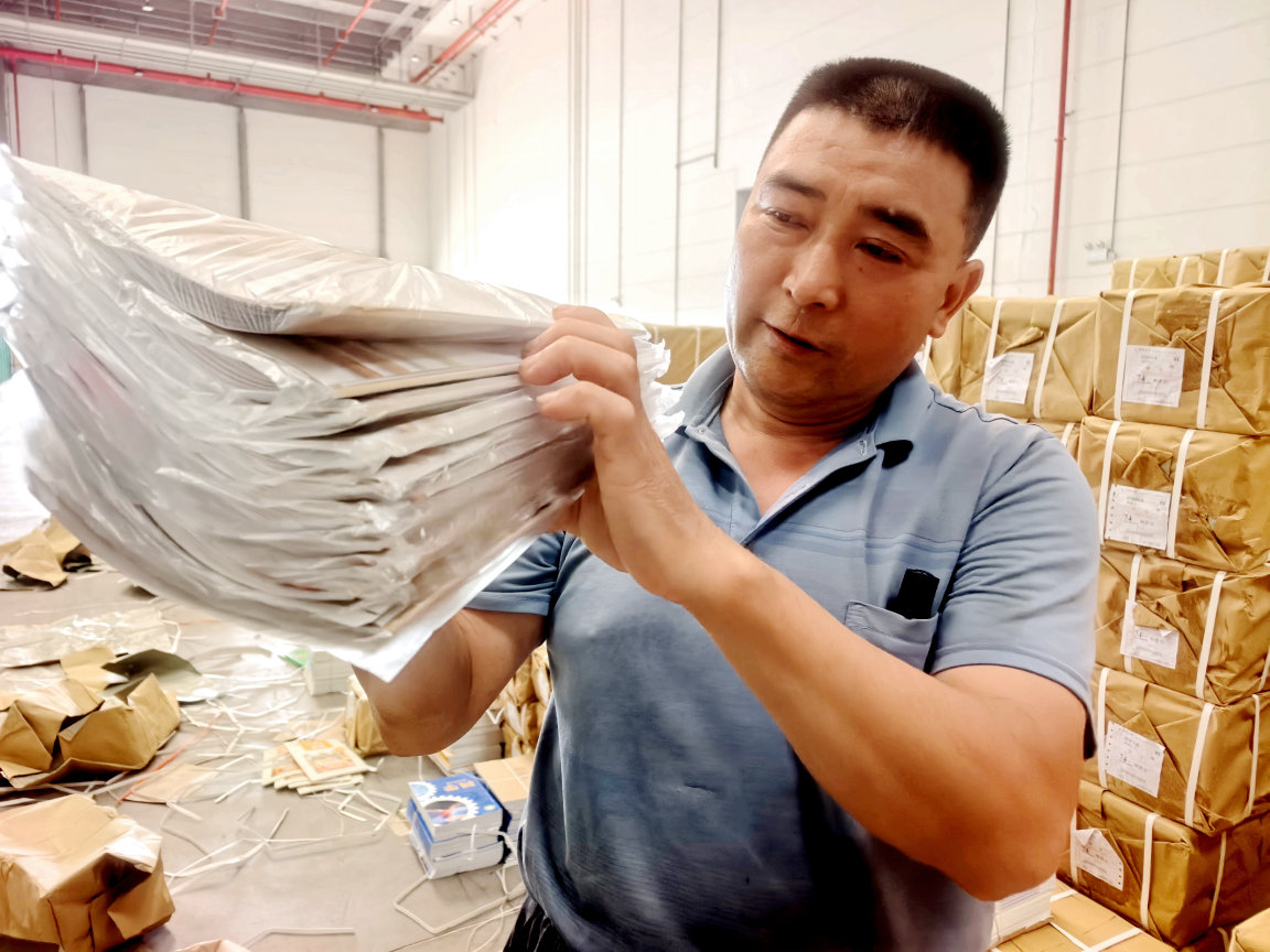 湘潭县新华书店：备齐教材迎开学