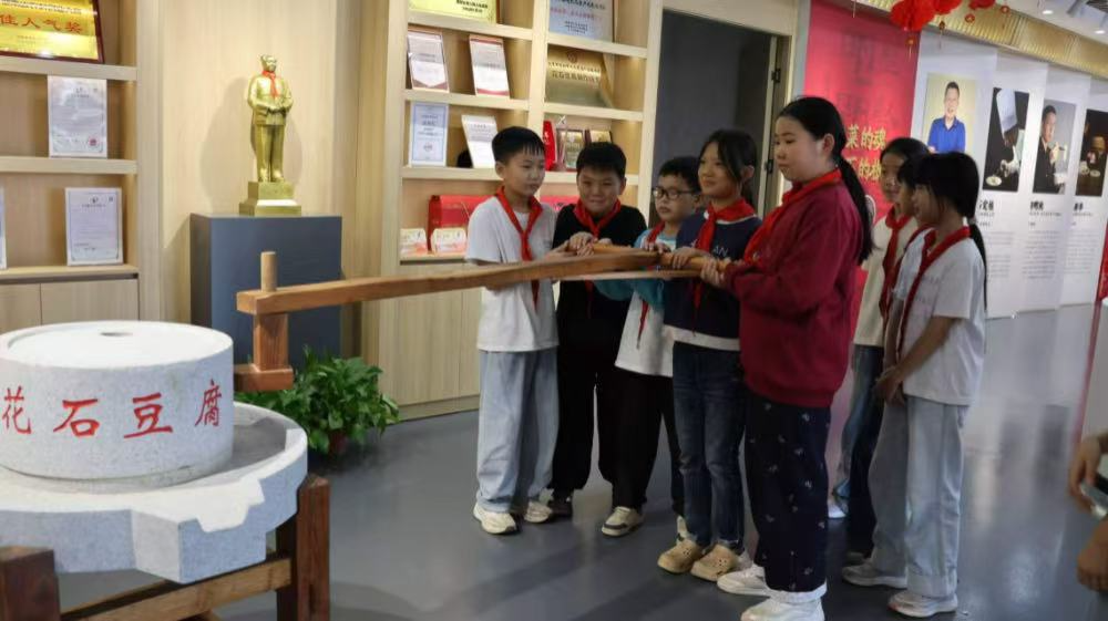 传承非遗文化 品味花石匠心——花石镇开展香干非遗体验活动