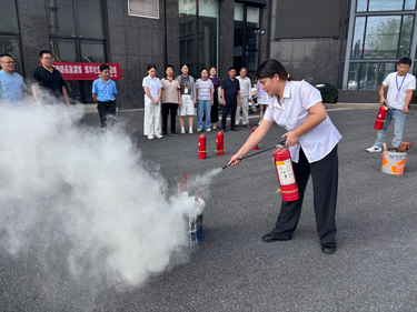 易俗河镇吴家巷社区：开展消防应急演练   筑牢社区安全防线