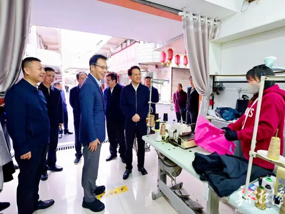 胡贺波赴湘潭县调研易俗河大市场老旧小区改造项目
