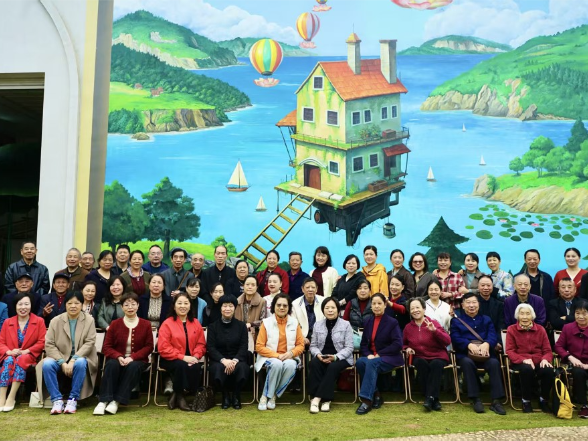 县住建局组织退休干部开展敬老爱老活动