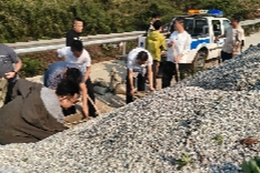 以演筑防砺精兵 锦石乡防汛演练筑牢安全“防护墙”