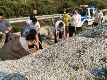 以演筑防砺精兵 锦石乡防汛演练筑牢安全“防护墙”