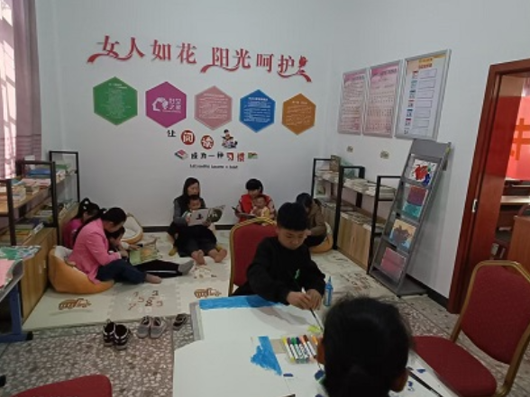 河口镇：书润莲乡，书香伴成长——莲托村农家书屋举办亲子阅读分享活动